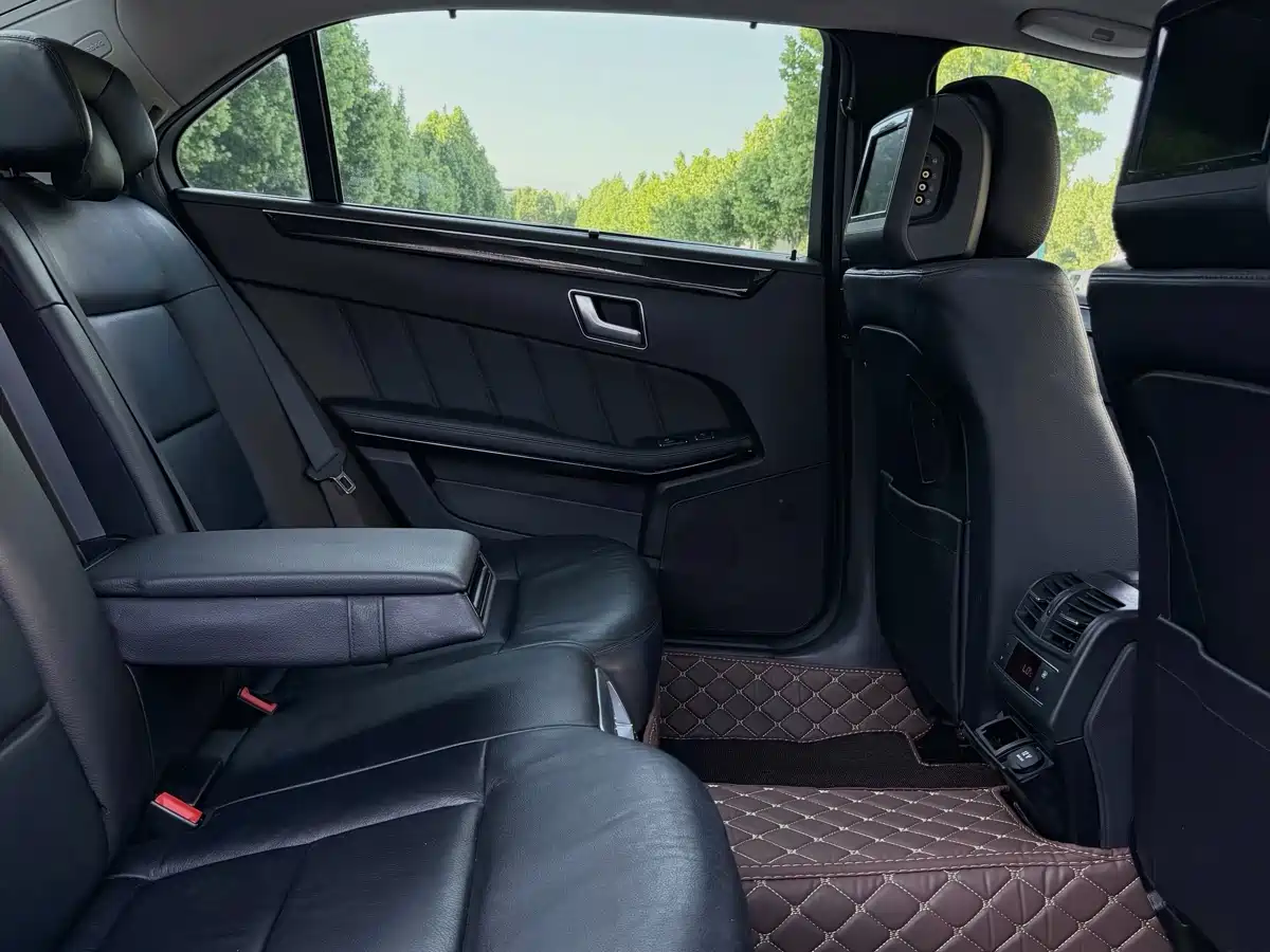 Mercedes-Benz E-Class 2012 E 300 L Fashion фото 11