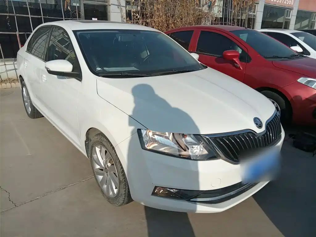 Škoda Rapid 2018 1.6L Automatic Comfort Edition фото 4