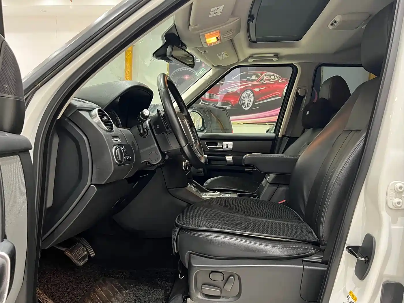 Land Rover Discovery 2016 3.0 SC Black Edition SE фото 8