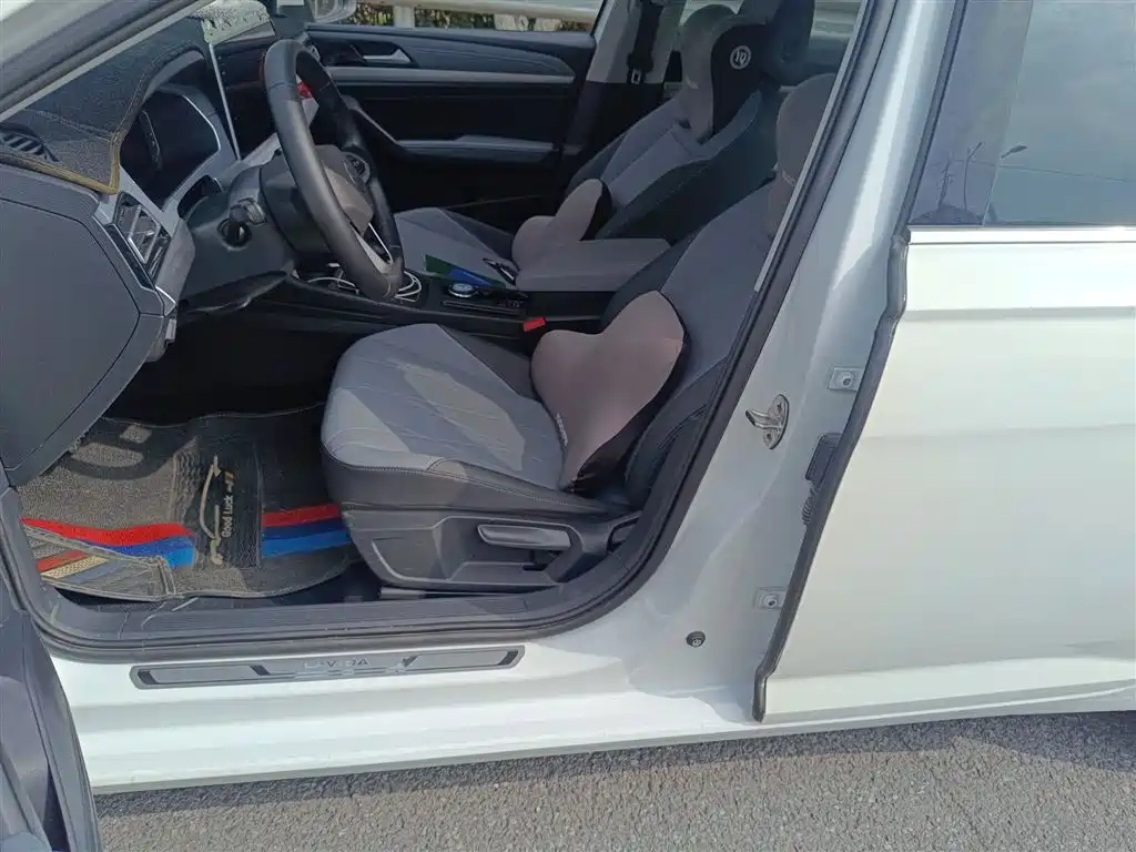 Volkswagen Lavida 2023 1.5L Auto Five Million Edition фото 8