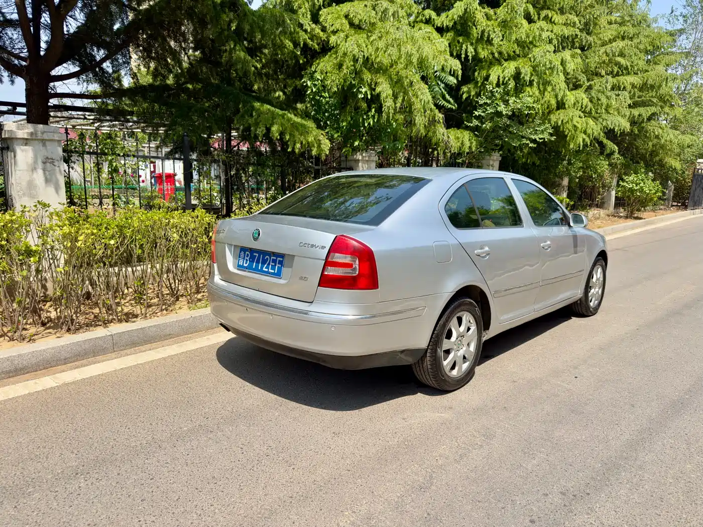 Škoda Octavia 2009 2.0L Automatic Yishi Edition фото 8