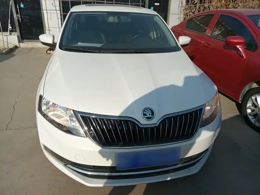 Škoda Rapid 2018 1.6L Automatic Comfort Edition фото 3
