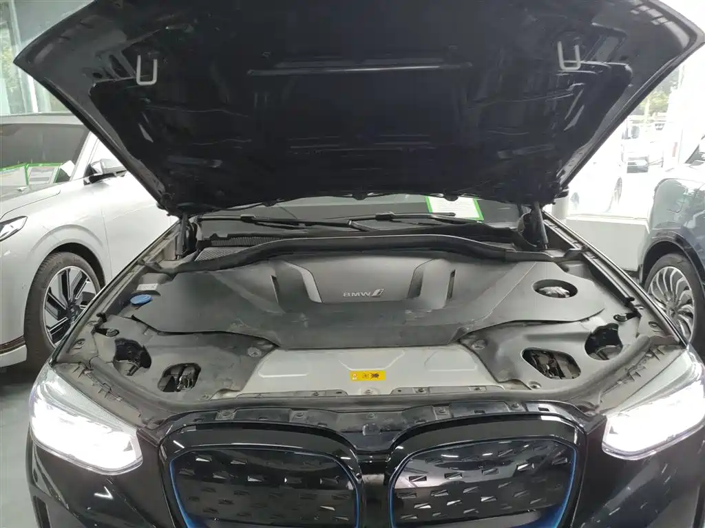 BMW iX3 2021 Facelift Leading фото 10