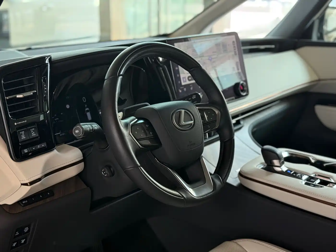 Lexus LM 2023 500h 6-Seater Prestige Edition фото 8