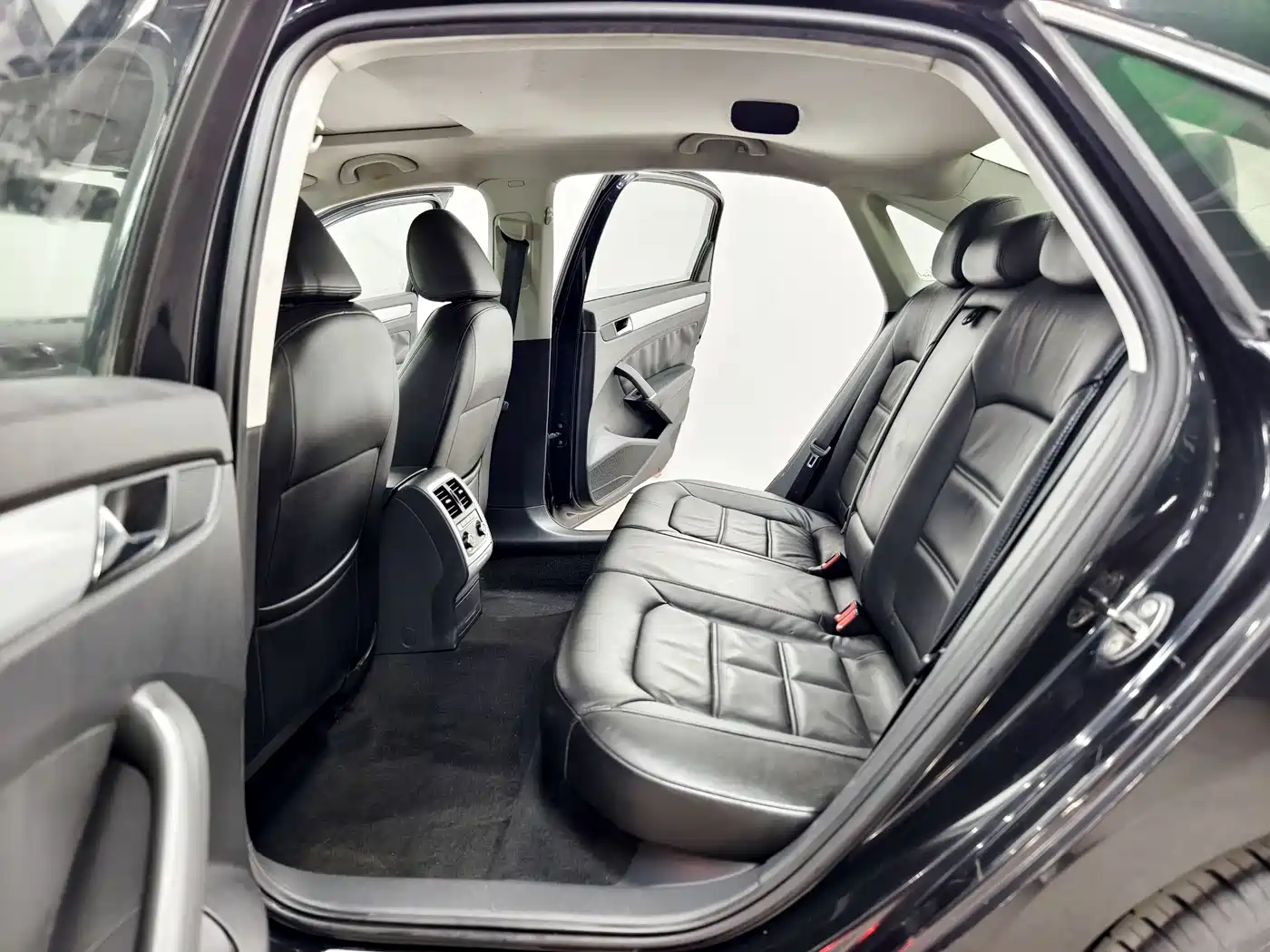 Volkswagen Passat 2011 1.8TSI Automatic Premium Edition фото 13