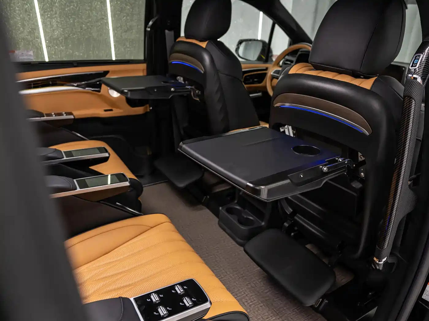 Toyota Granvia 2024 2.5L Hybrid Comfort фото 15