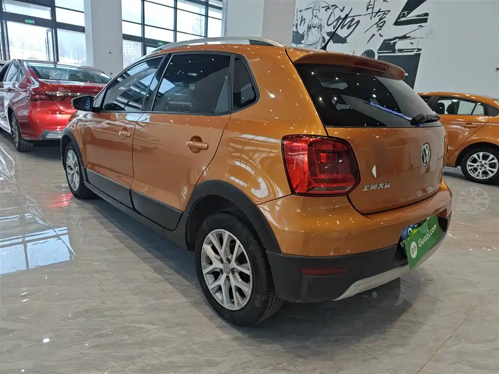 Volkswagen Polo 2016 1.6L Cross Polo Automatic фото 21