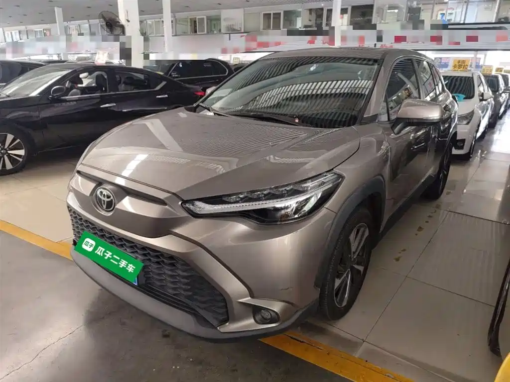 Toyota Frontlander 2022 2.0L CVT Luxury PLUS Edition фото 2