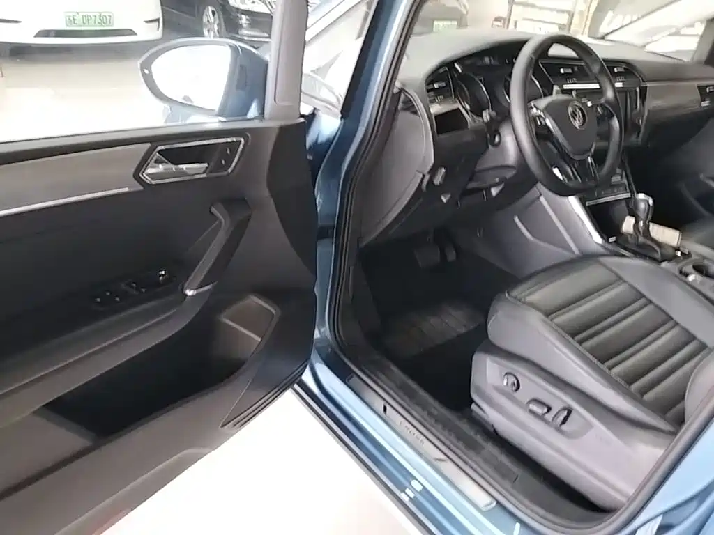 Photo 16 - Volkswagen Touran
