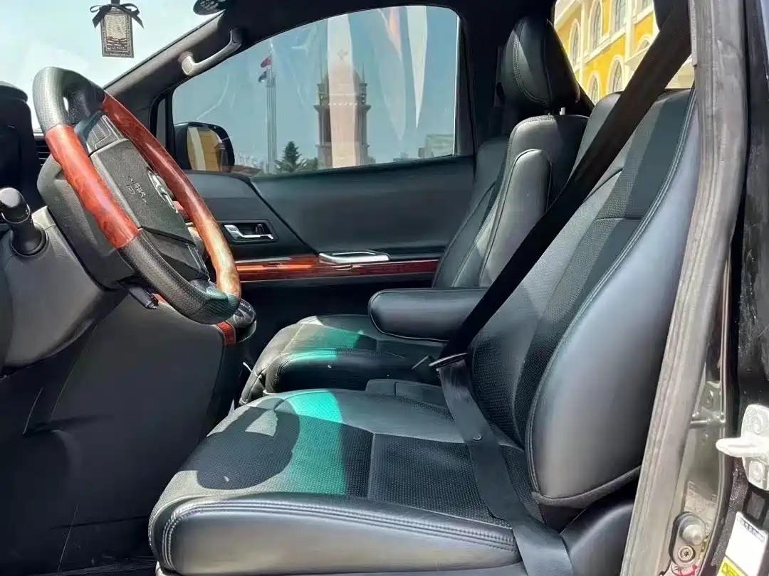 Toyota Alphard 2011 Model 2.4L Luxury фото 4