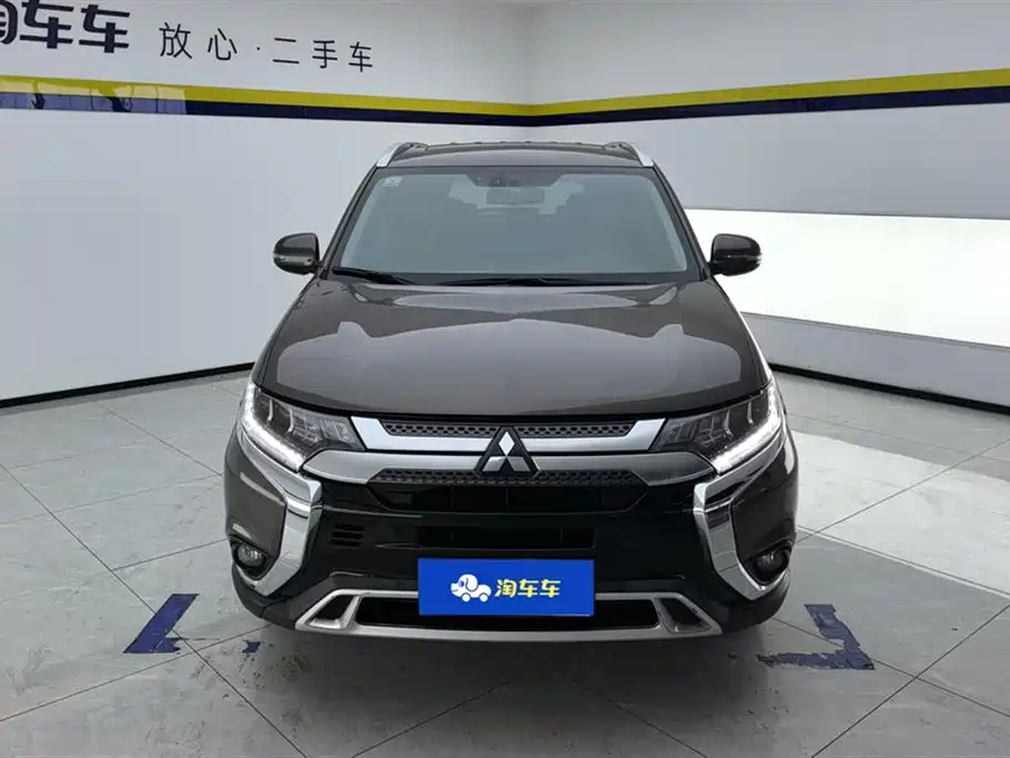 Mitsubishi Outlander 2020 2.4L 4WD Luxury 5-seater фото 2