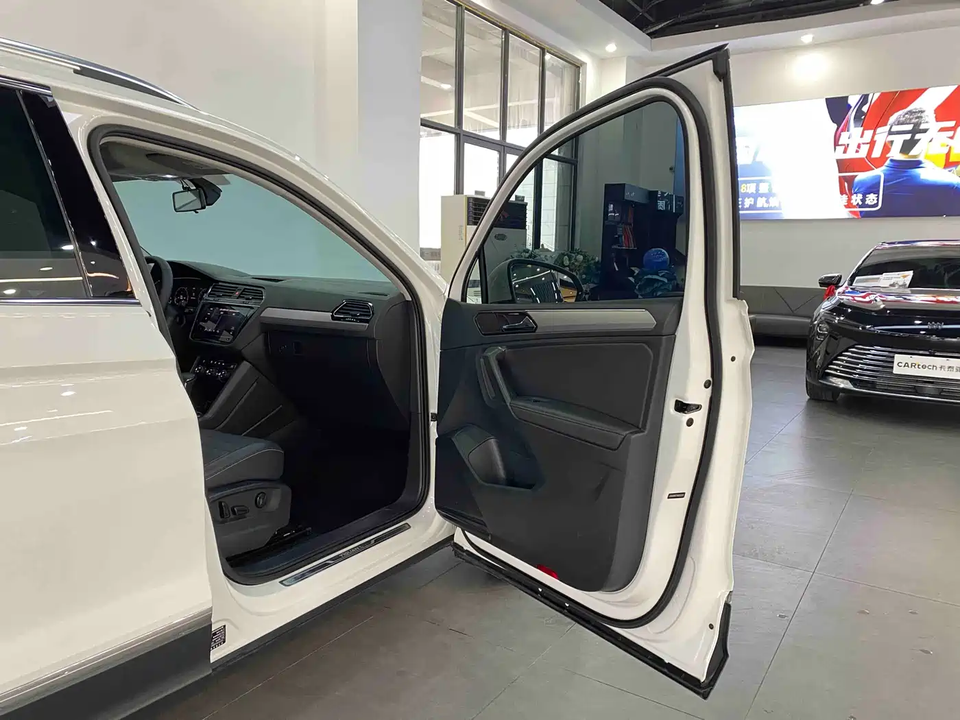 Volkswagen Tiguan L 2021 330TSI Automatic 2WD Smart фото 27