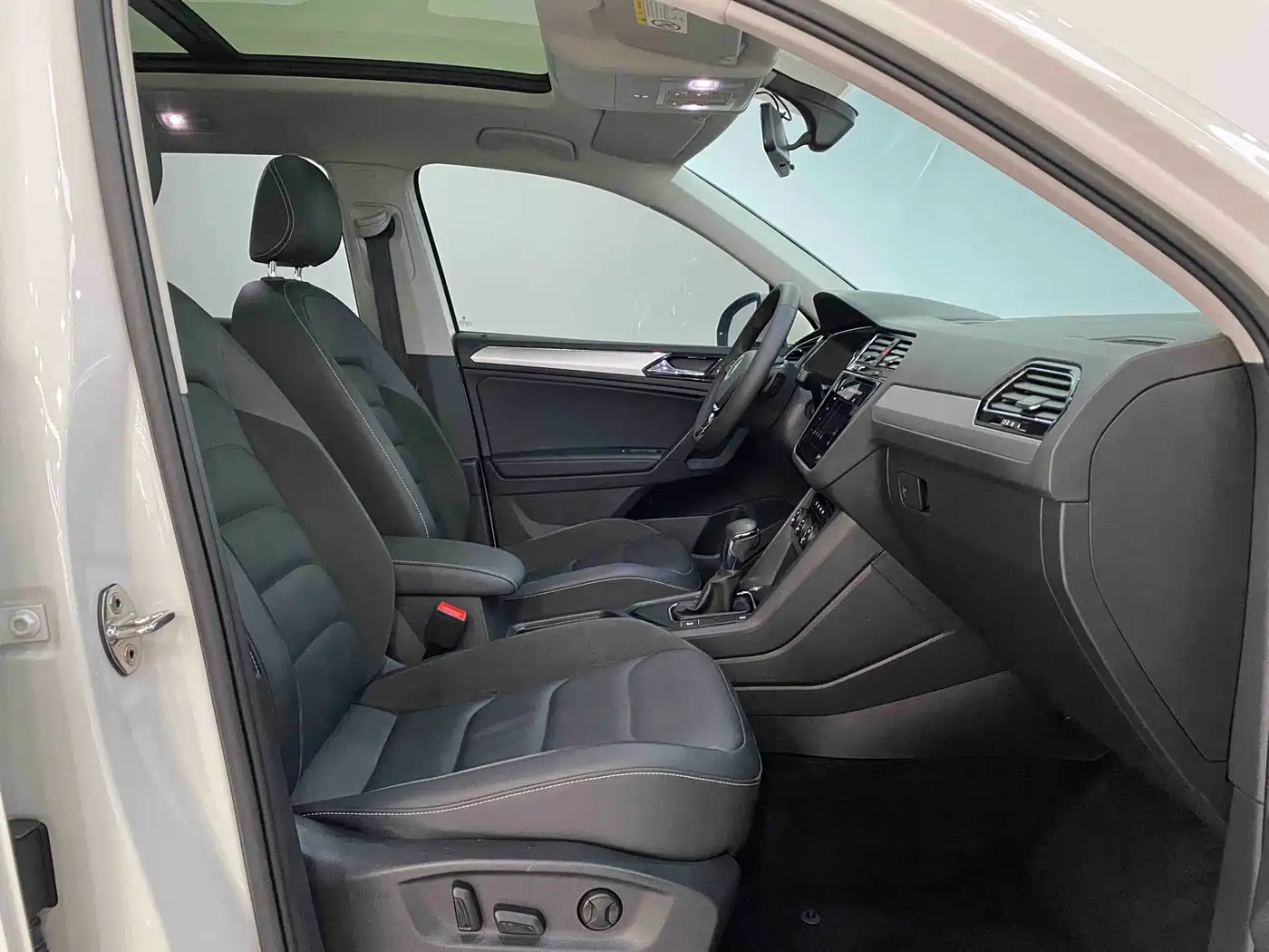 Volkswagen Tiguan L 2021 330TSI Automatic 2WD Smart фото 28