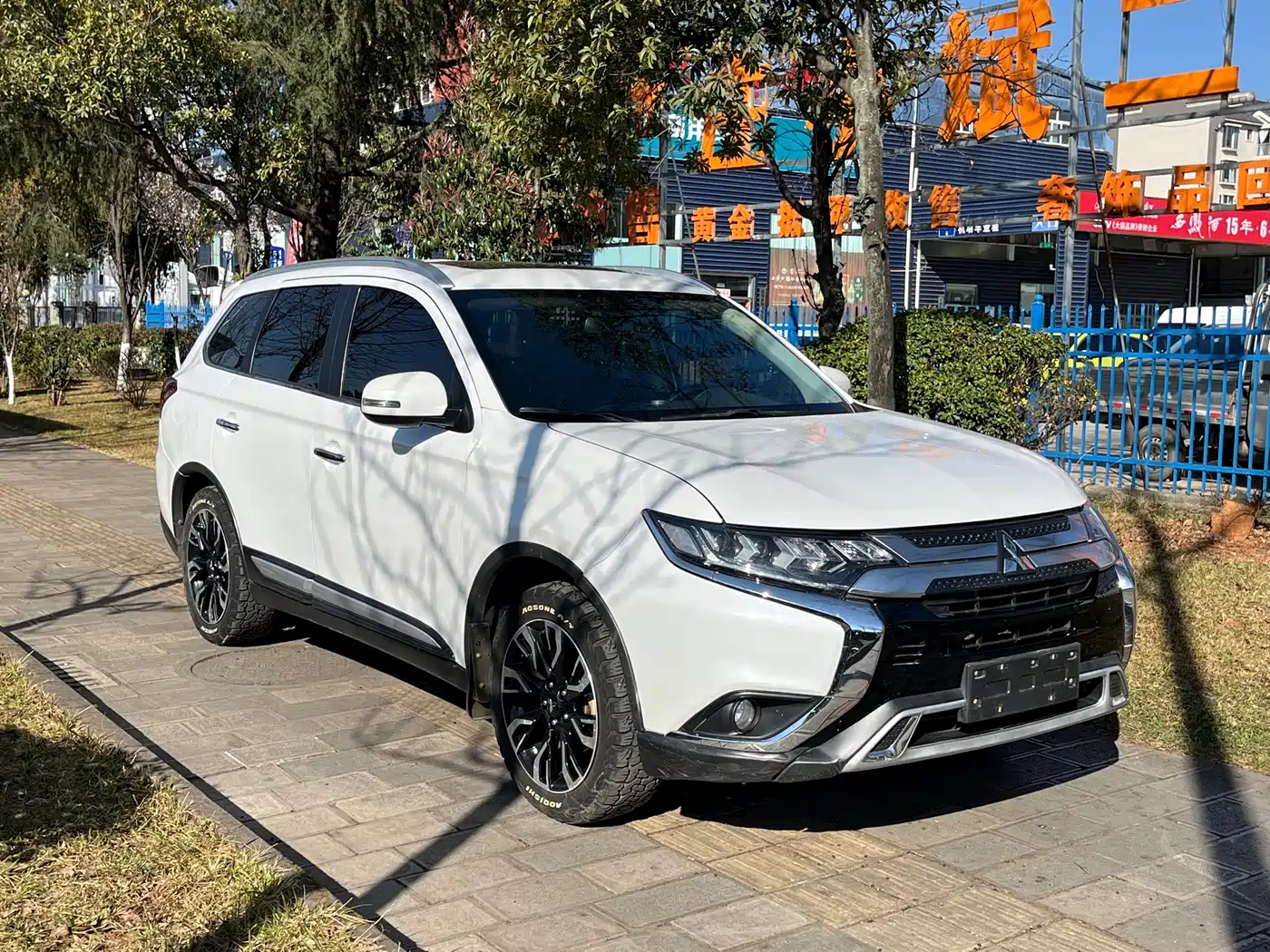 MITSUBISHI OUTLANDER
