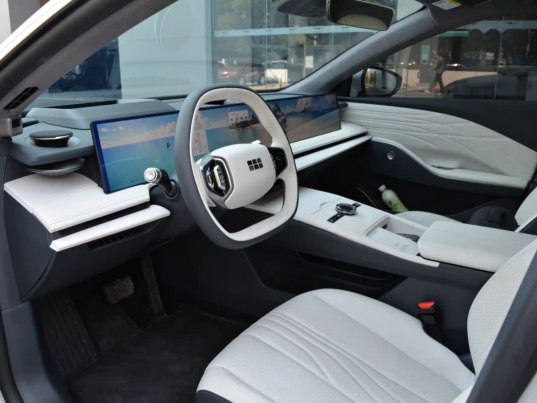Photo 7 - Geely Galaxy Galaxy E8