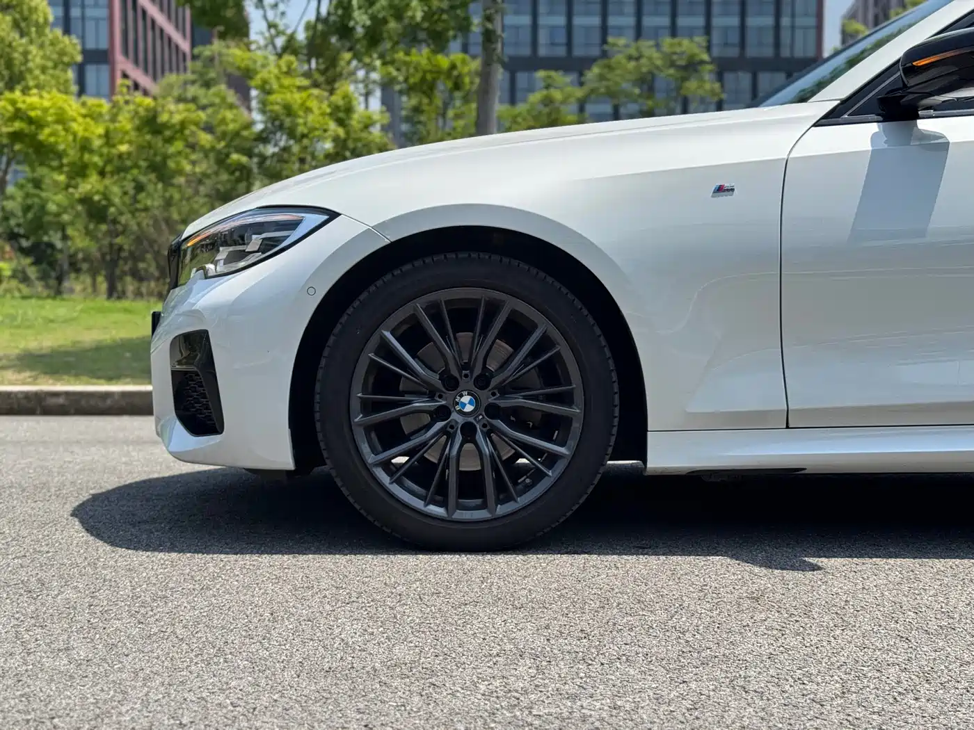 BMW 3 Series 2021 325i M Sport Night Edition фото 9
