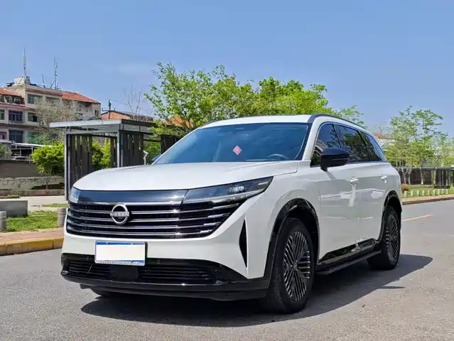 NISSAN EXPLORING THE LAND