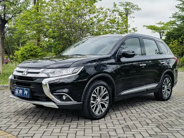 MITSUBISHI OUTLANDER