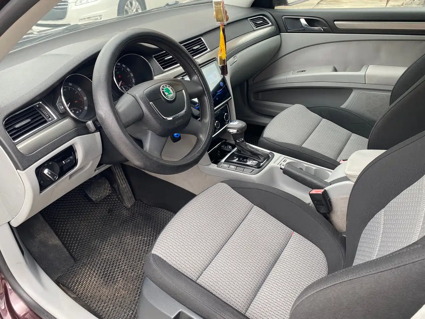 Škoda Superb 2010 1.4TSI DSG Grace Edition фото 7