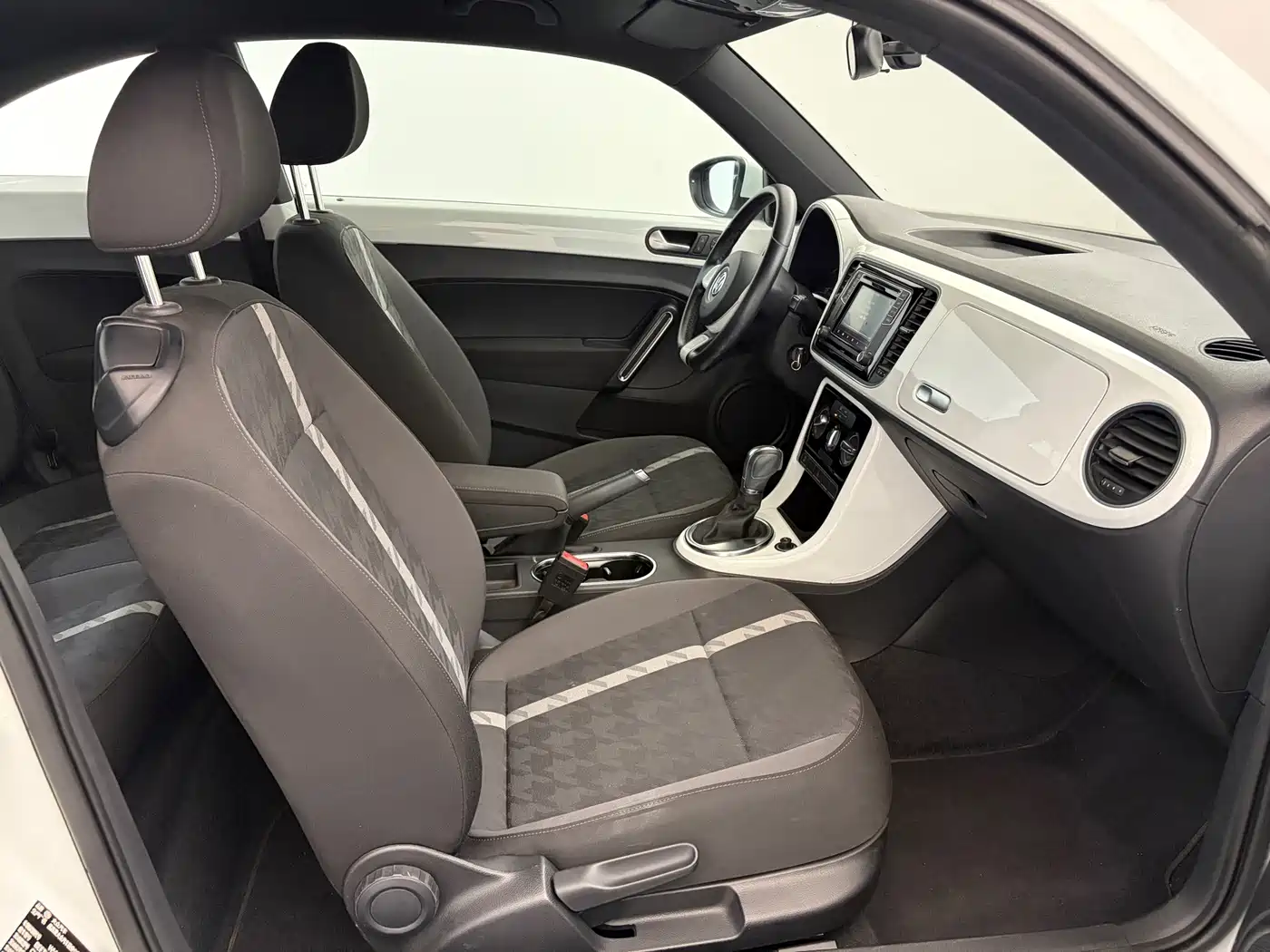 Volkswagen Beetle 2019 2018 180TSI Easy Joy Edition