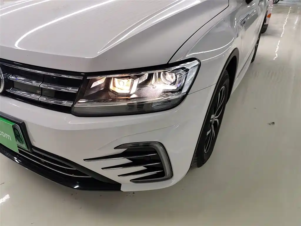 Volkswagen Tiguan L PHEV 2019 430PHEV Hybrid Luxury Edition фото 24