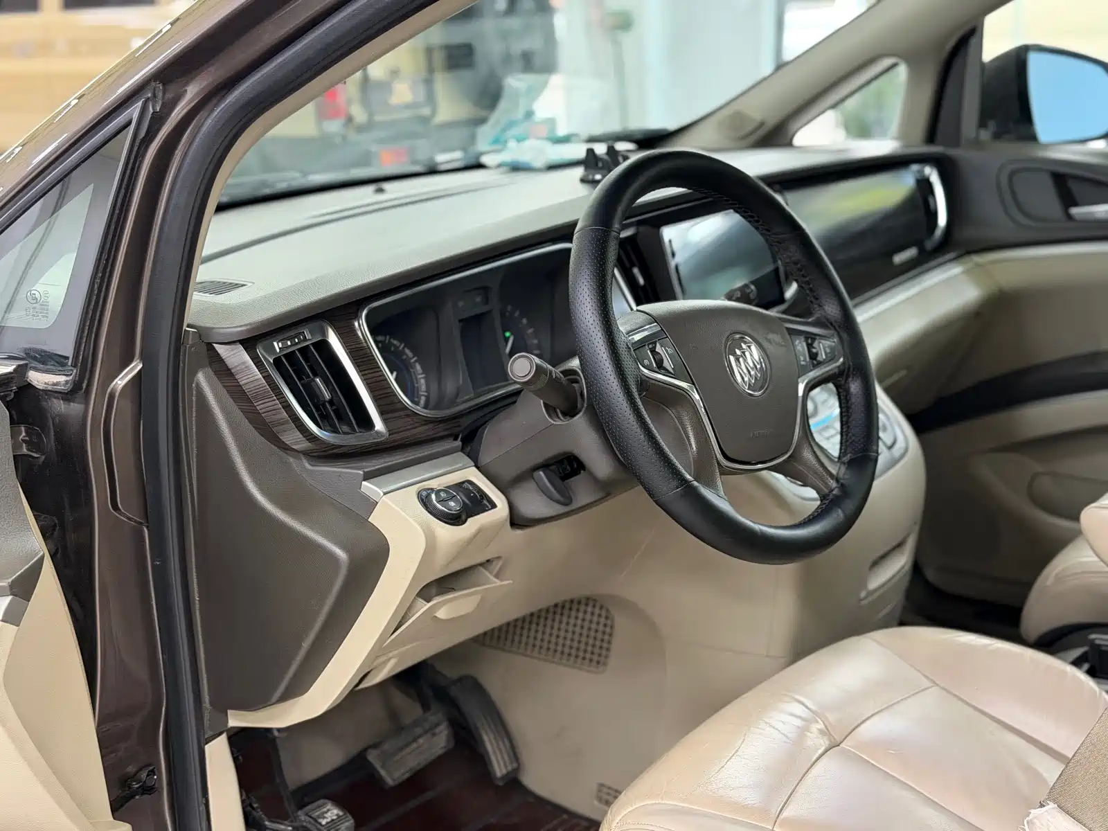 Фото 4 - Buick GL8