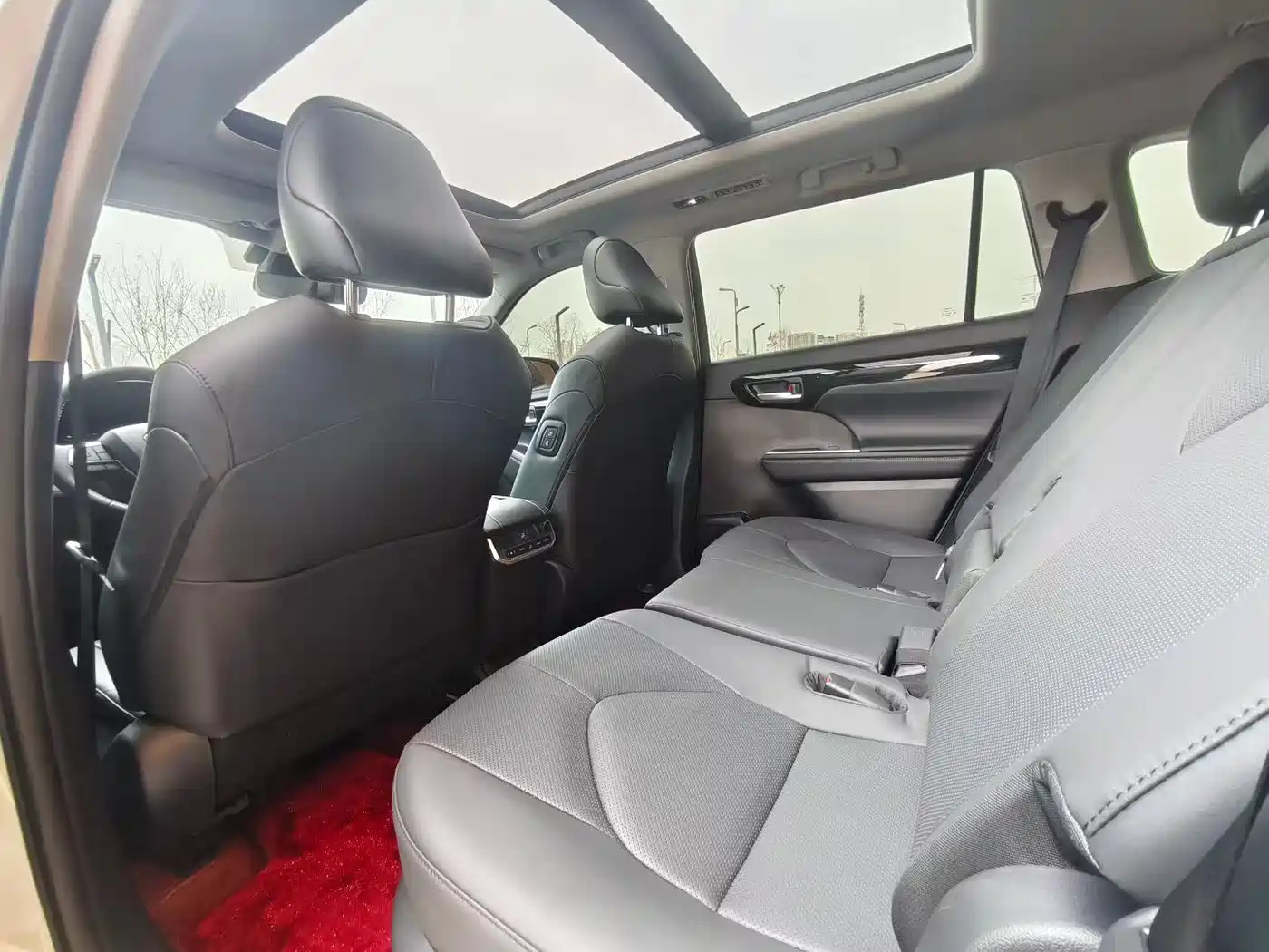 Toyota Highlander 2024 2.5L Smart Hybrid 4WD Luxury 7-seater фото 9