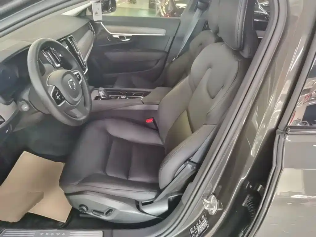 Photo 15 - Volvo V90