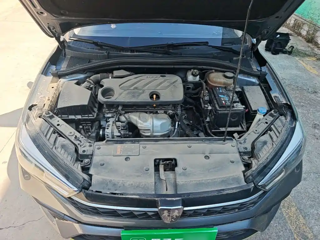 Фото 20 - Roewe i5