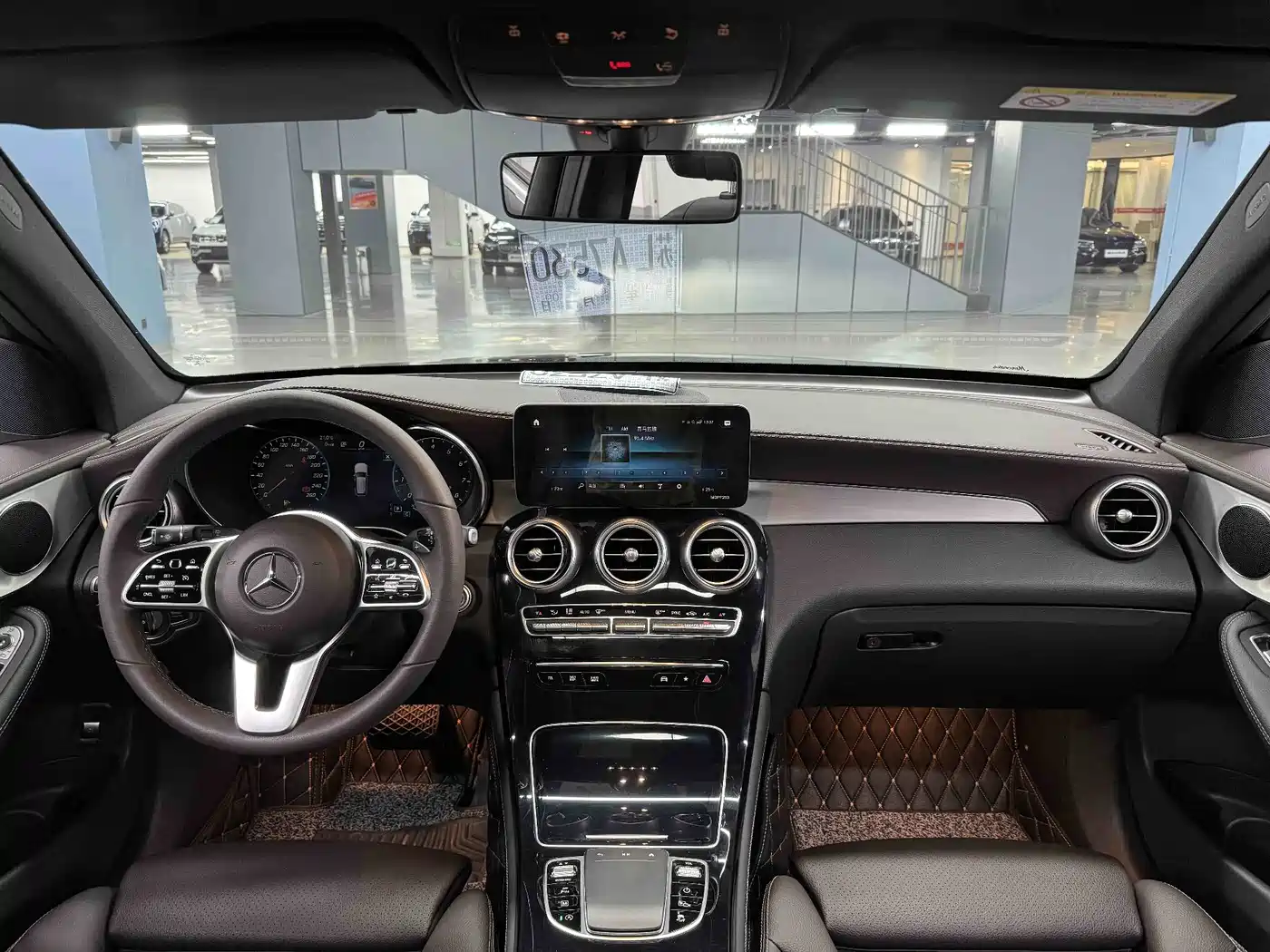 Mercedes-Benz GLC 2021 GLC 260 L 4MATIC Sporty фото 23