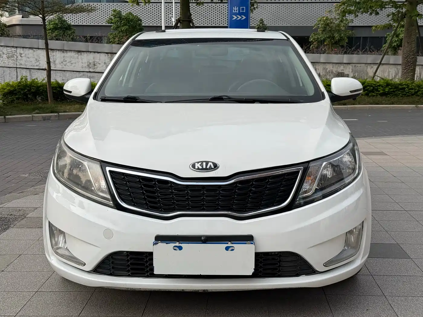 Kia K2 2012 Sedan 1.6L AT Premium Commemorative Edition фото 2