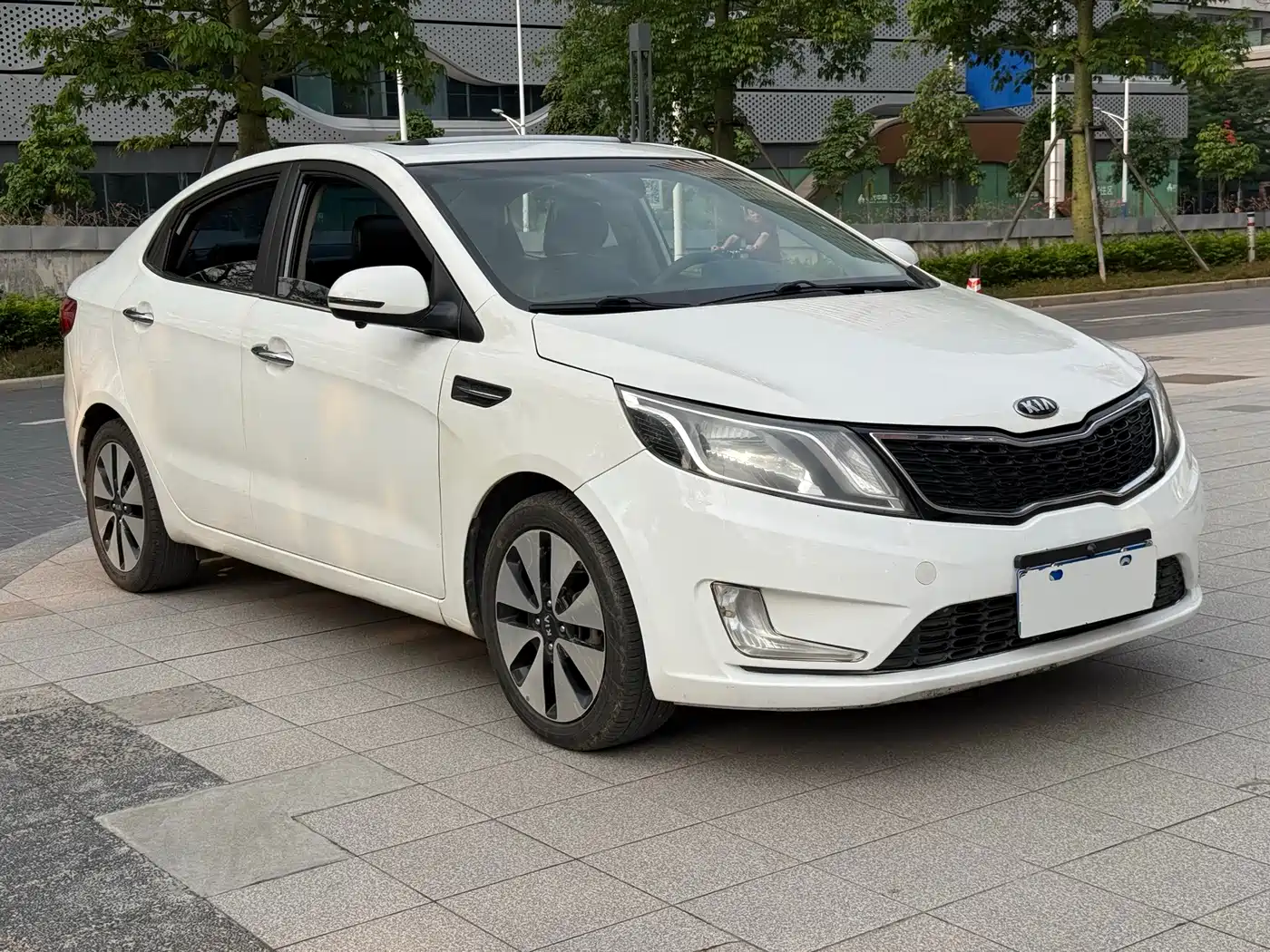 Kia K2 2012 Sedan 1.6L AT Premium Commemorative Edition фото 3