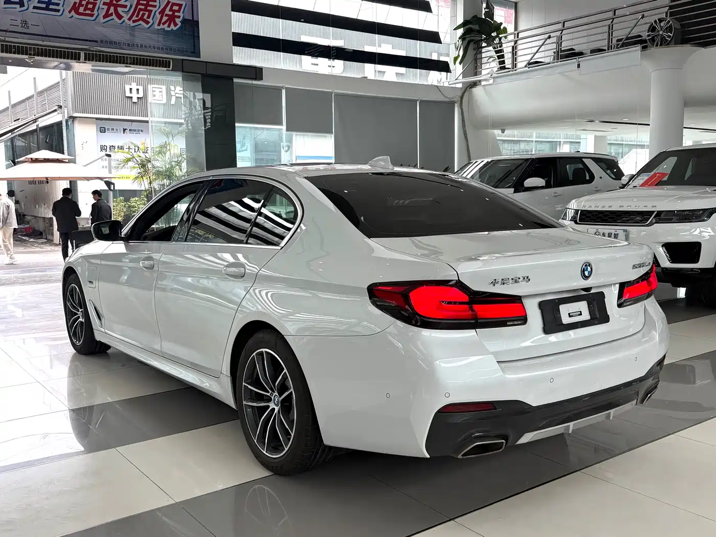 BMW 5 Series New Energy 2022 535Le M Sport Package фото 16