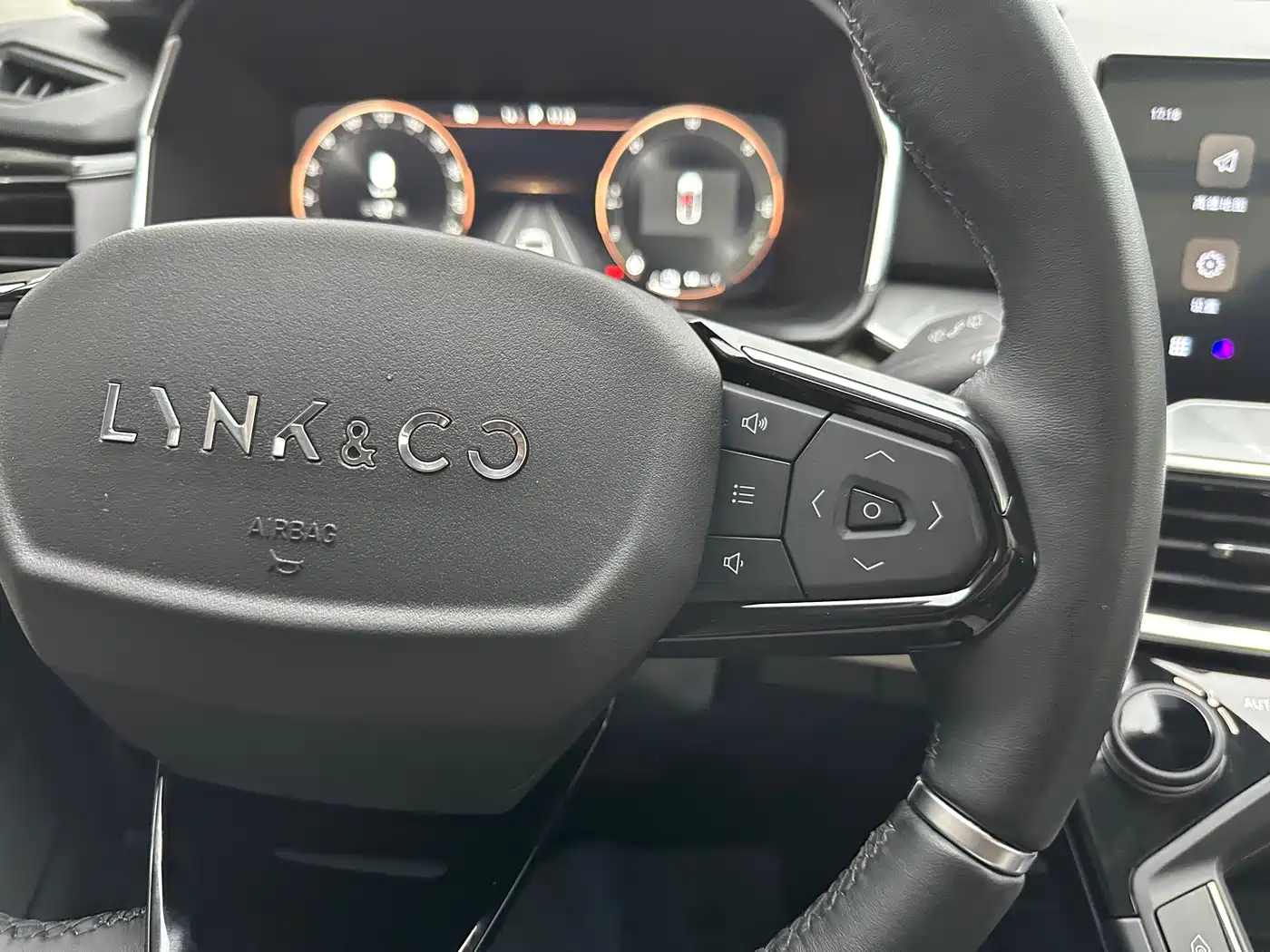 Lynk & Co 06 EM-P 2022 PHEV 84KM Range Pro фото 21