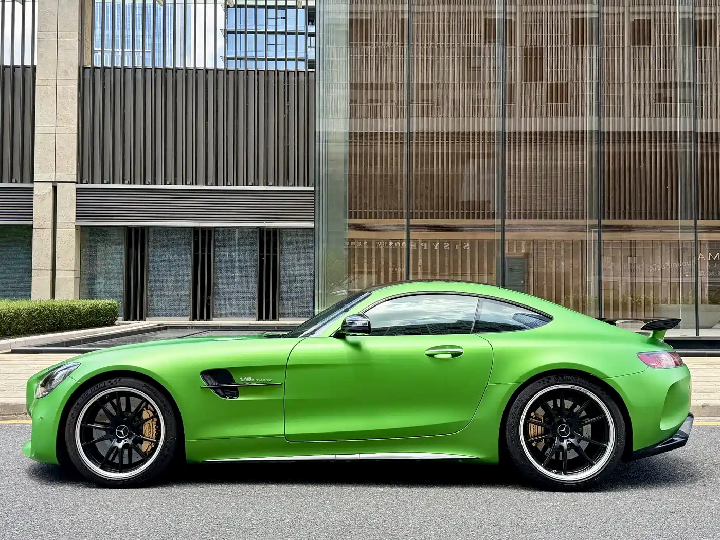 صورة 4 - Mercedes-Benz AMG GT