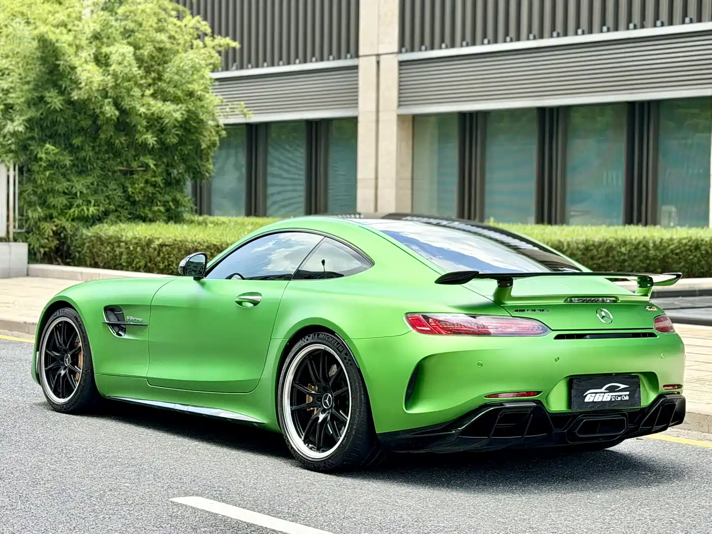 صورة 16 - Mercedes-Benz AMG GT