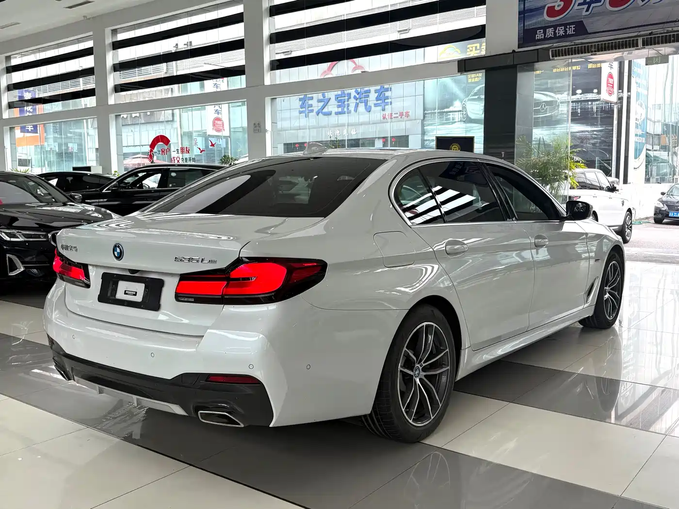 BMW 5 Series New Energy 2022 535Le M Sport Package фото 18