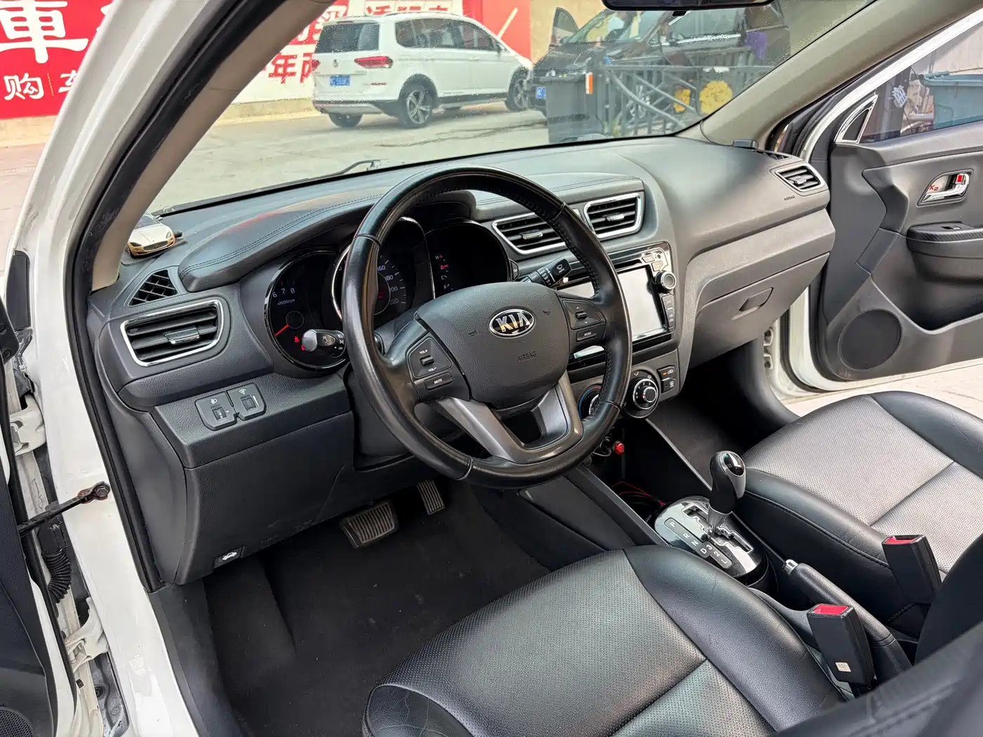 Kia K2 2012 Sedan 1.6L AT Premium Commemorative Edition фото 4