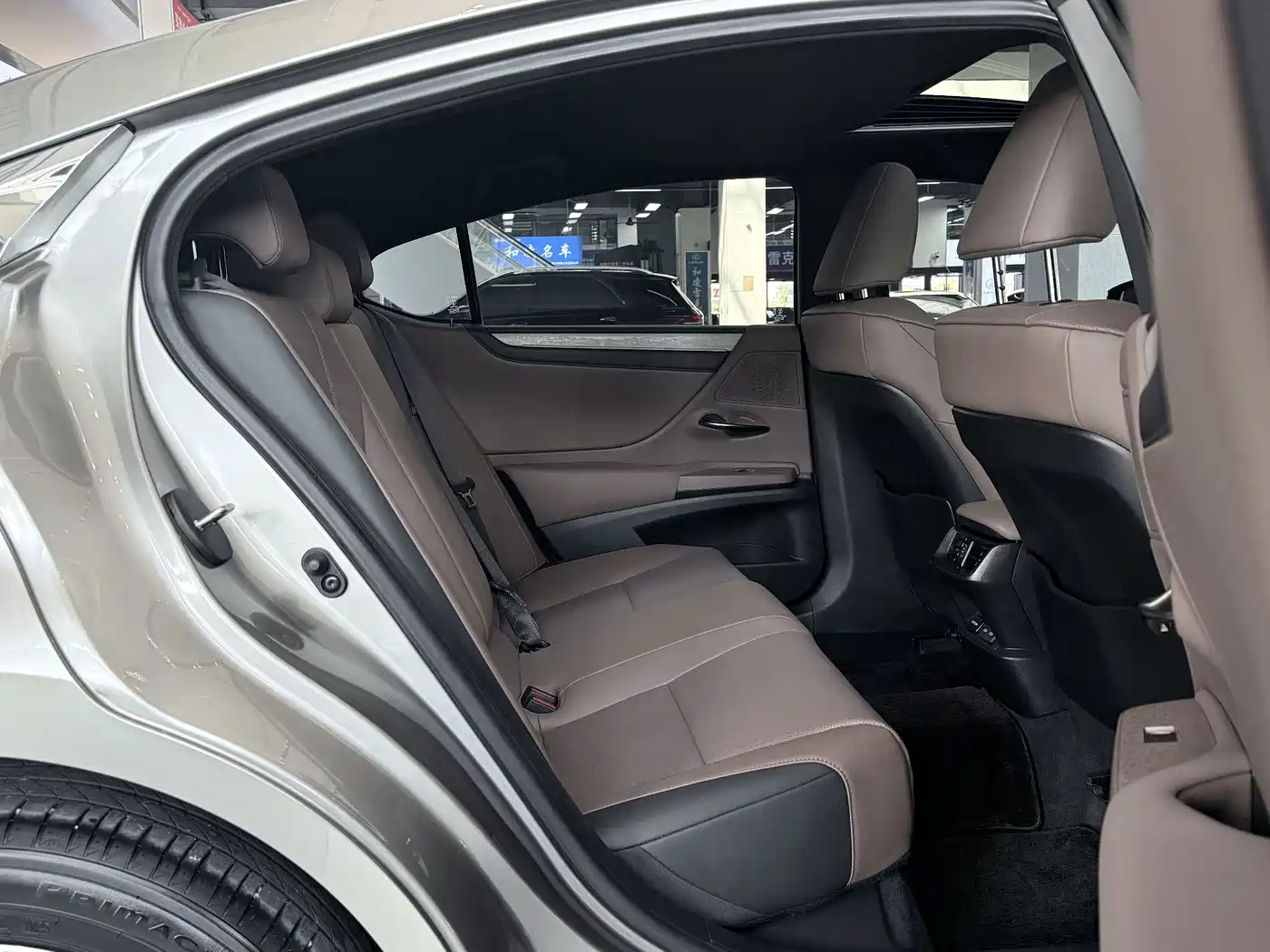 Lexus ES 2026 2025 200 Ultimate Edition