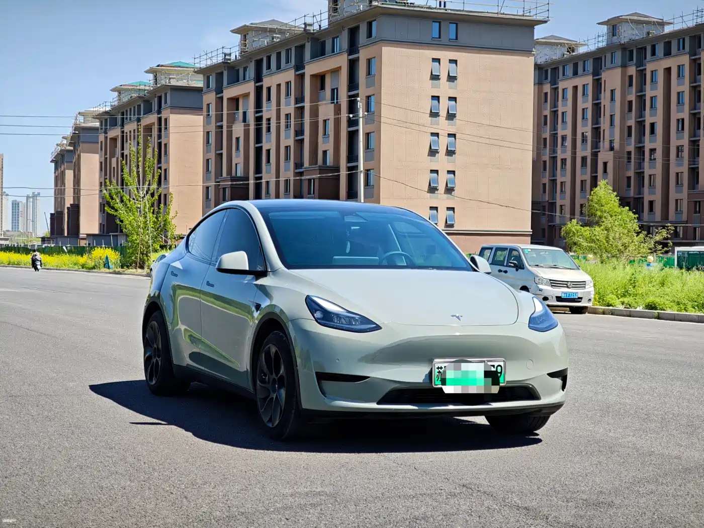 TESLA MODEL Y