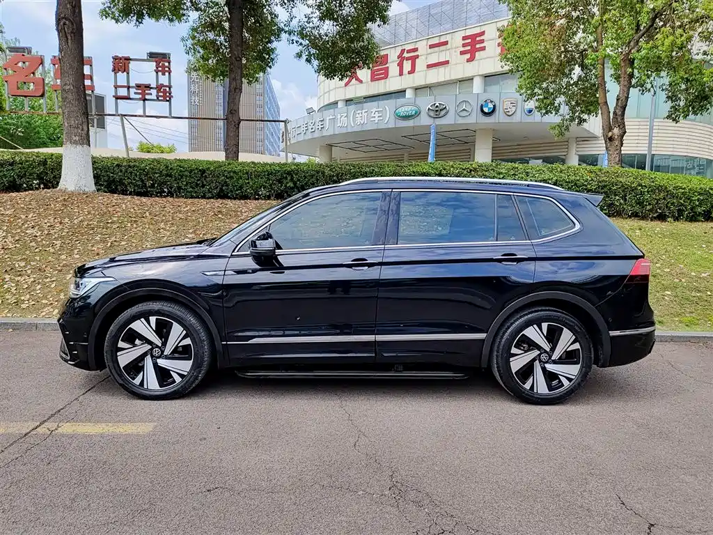 Volkswagen Tiguan L 2023 330TSI Auto 2WD R-Line Premium Edition фото 3