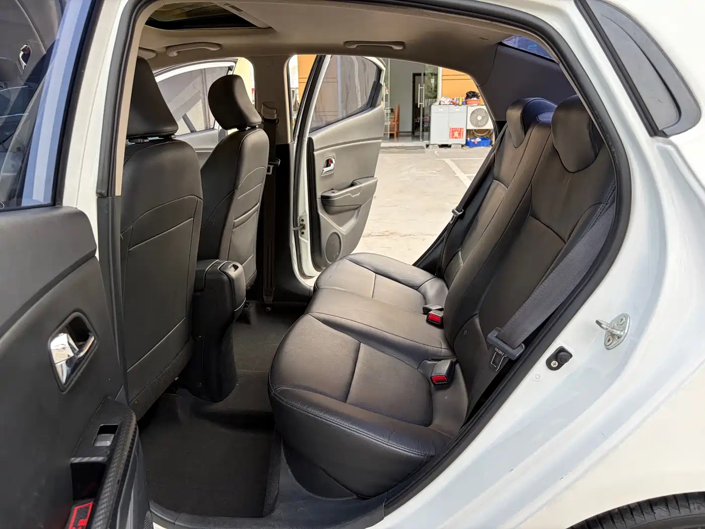 Kia K2 2012 Sedan 1.6L AT Premium Commemorative Edition фото 13