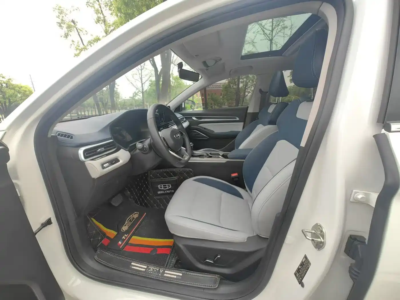 Фото 4 - Geely Emgrand