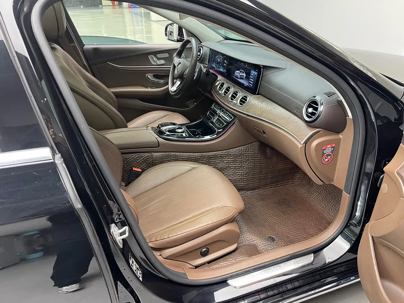 Mercedes-Benz E-Class 2017 E 300 L Luxury фото 14