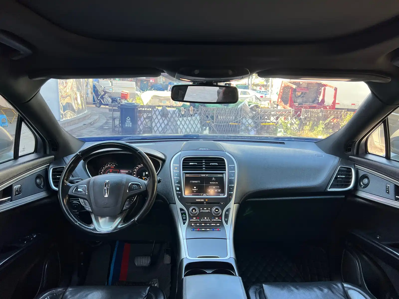 Photo 9 - Lincoln MKX