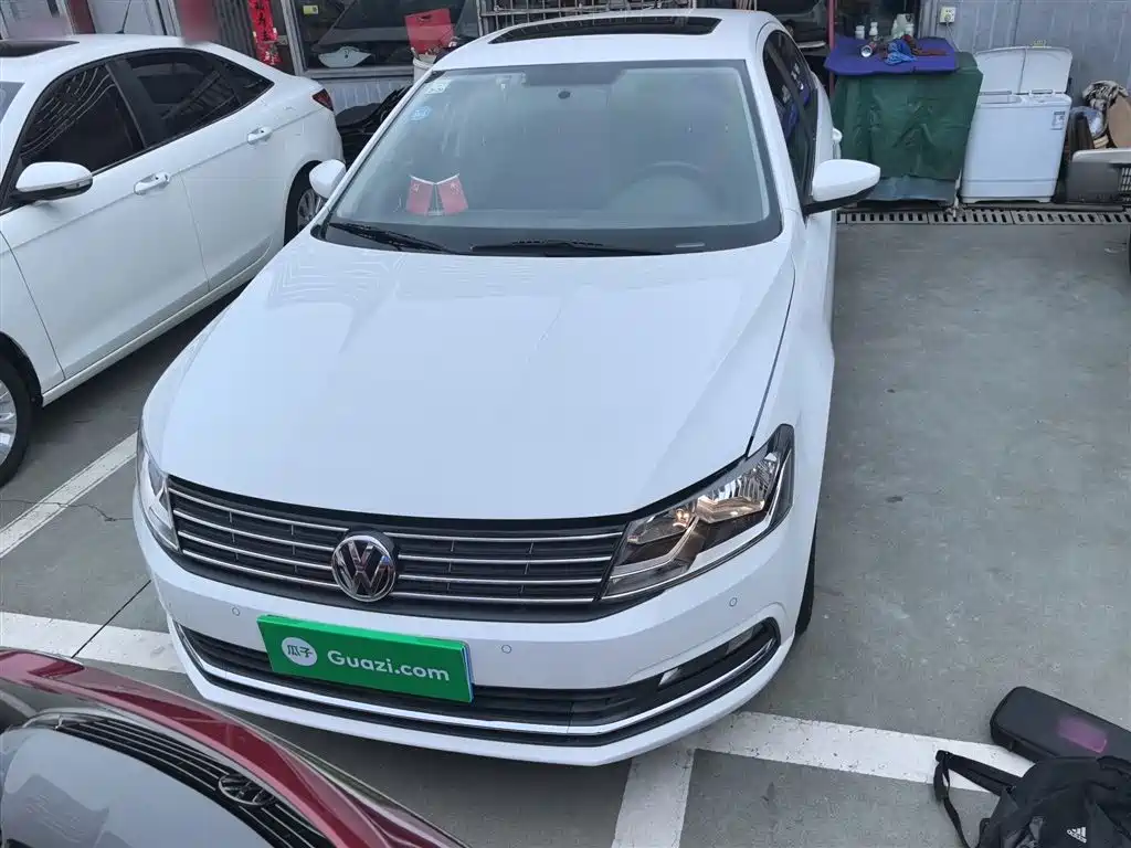 Volkswagen Lavida 2017 1.6L Automatic Comfort Edition фото 3