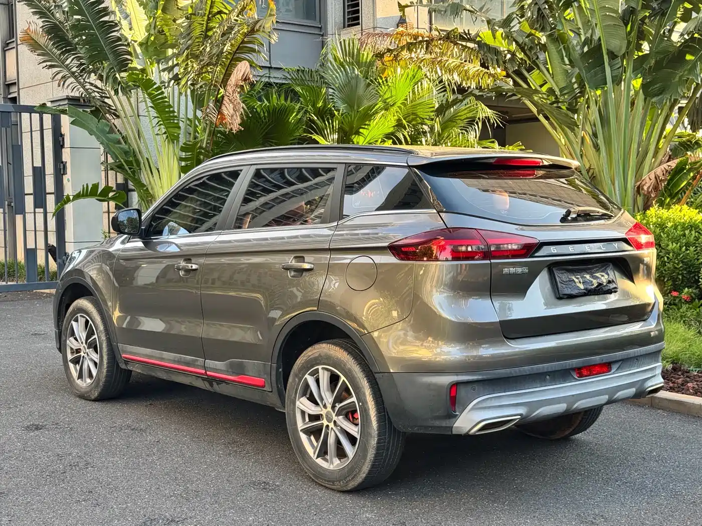 Фото 9 - Geely Boyue