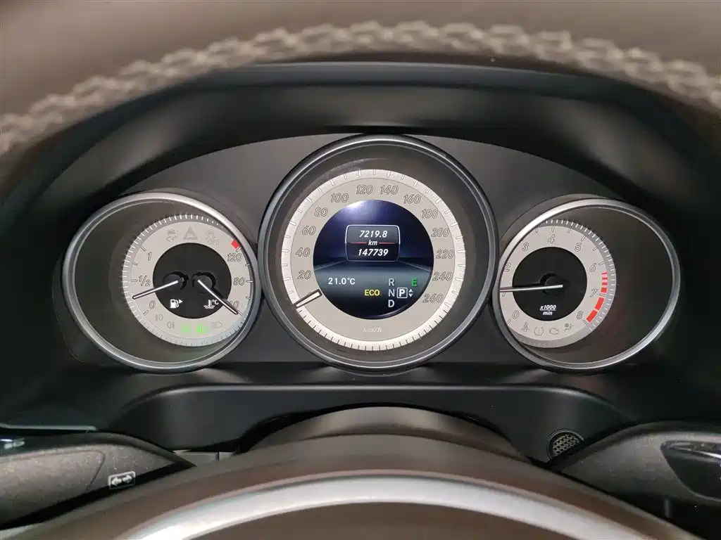 Mercedes-Benz E-Class 2015 E 200 L Sport фото 12