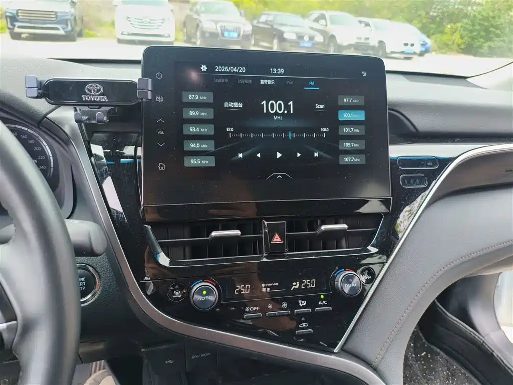 Toyota Camry 2021 2.5G Luxury Edition фото 13