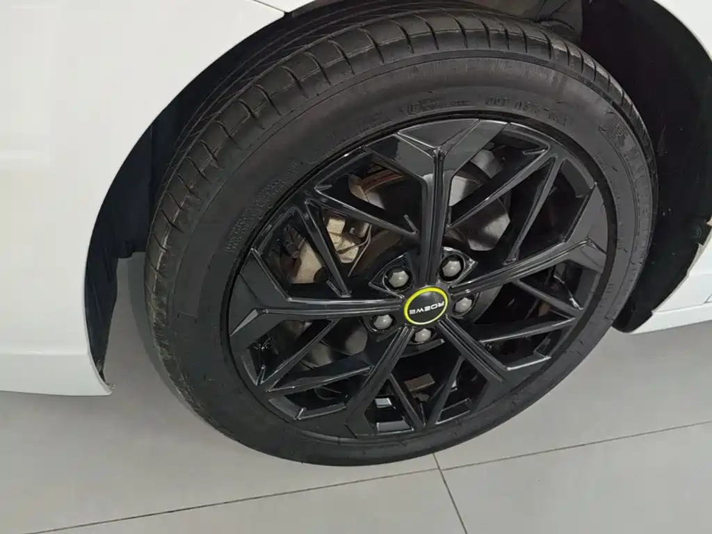 Фото 23 - Roewe i5